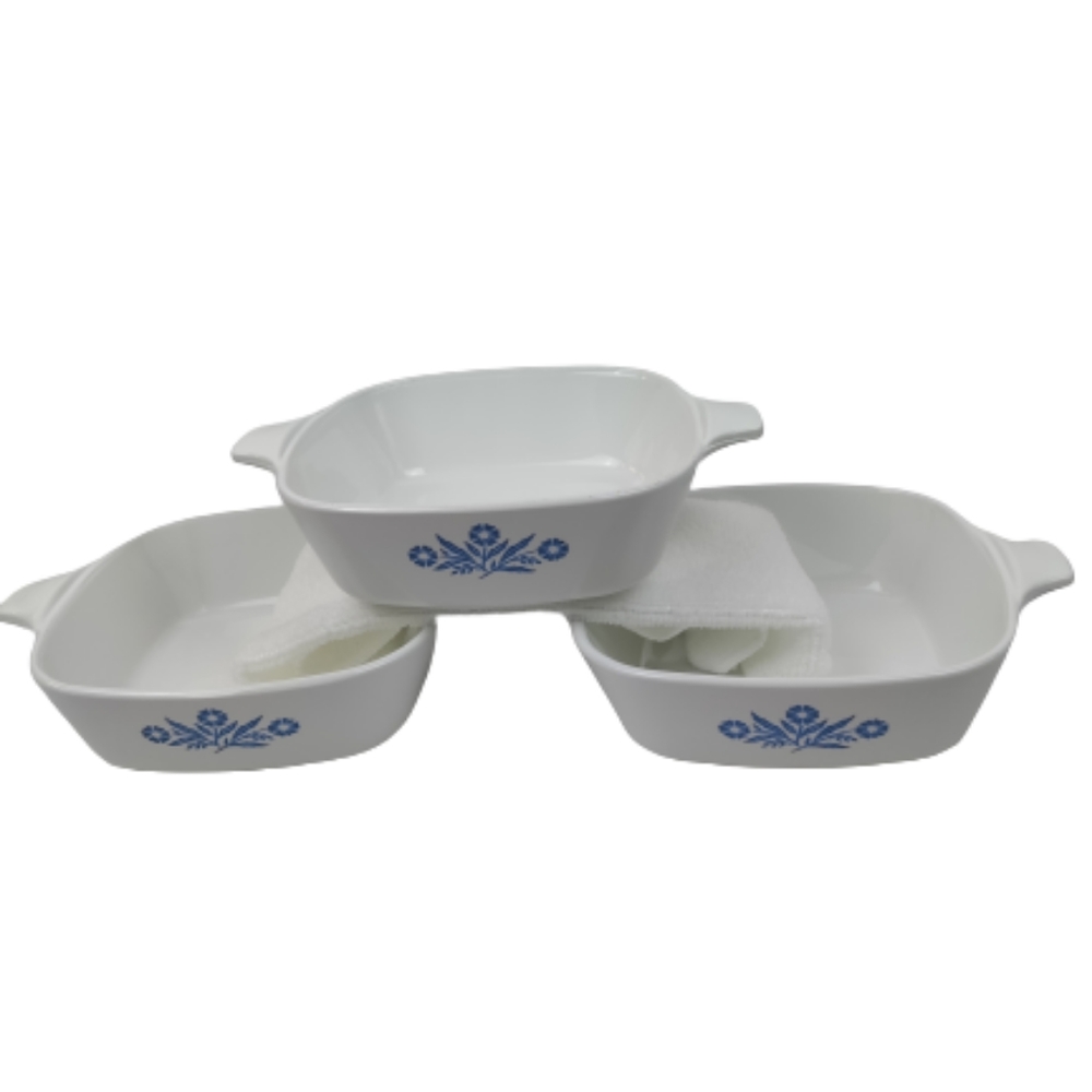 VTG Corningware lot of three blue cornflower P- 41- B- 1 3/4 cup casserole dish